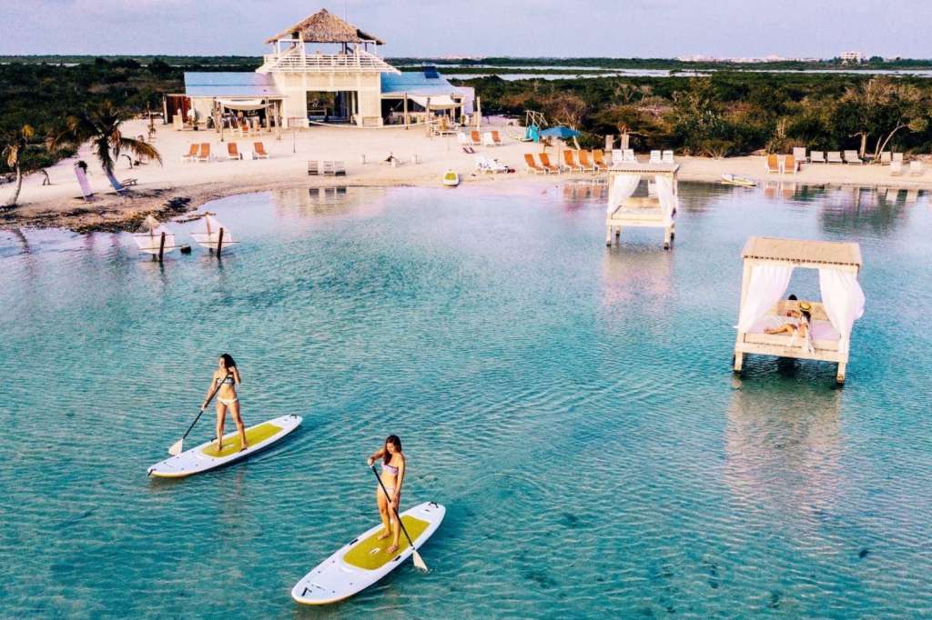 Mahogany Bay Resort and Beach Club, en San Pedro, Belice.
