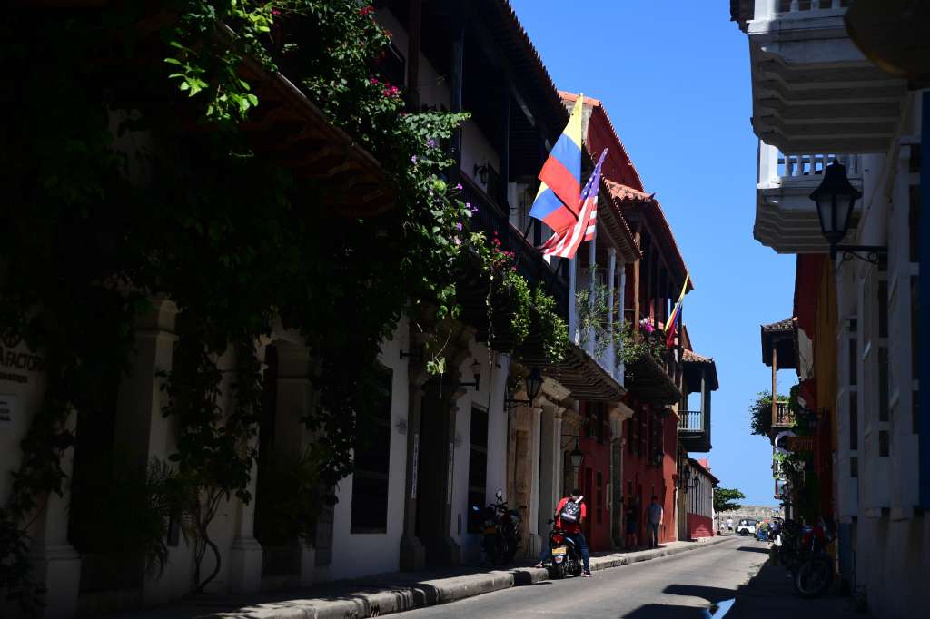 Aspectos de la ciudad portuaria en la costa caribeña de Colombia conocida también como la ciudad amurallada