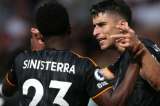 (VIDEO) Sinisterra está encendido: golazo, con globito incluido, en la Premier