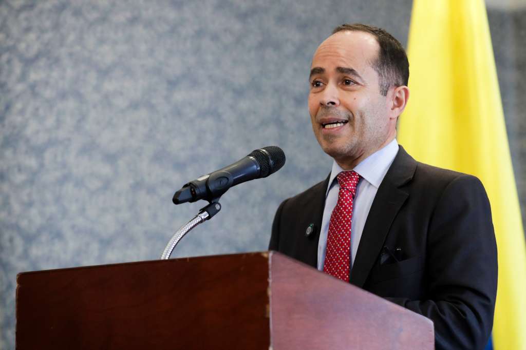 BOGOTÁ (COLOMBIA), 21/03/2025.- El viceministro de Relaciones Exteriores de Colombia, Daniel Ávila, habla durante una rueda de prensa sobre el informe de drogas del Departamento de Estado de Estados Unidos este viernes, en Bogotá (Colombia). EFE/ Carlos Ortega