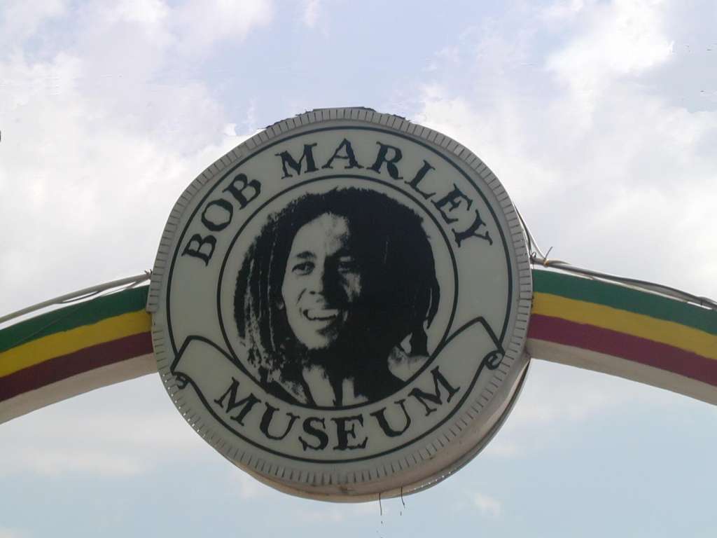 Experiencia Judía Shaare ShalomComo hogar de la comunidad judía más antigua e continuamente activa en el hemisferio occidental, Jamaica tiene una gran variedad de sitios y atracciones hechas a la medida para los viajeros judíos que buscan explorar más su patrimonio y practicar su religión.