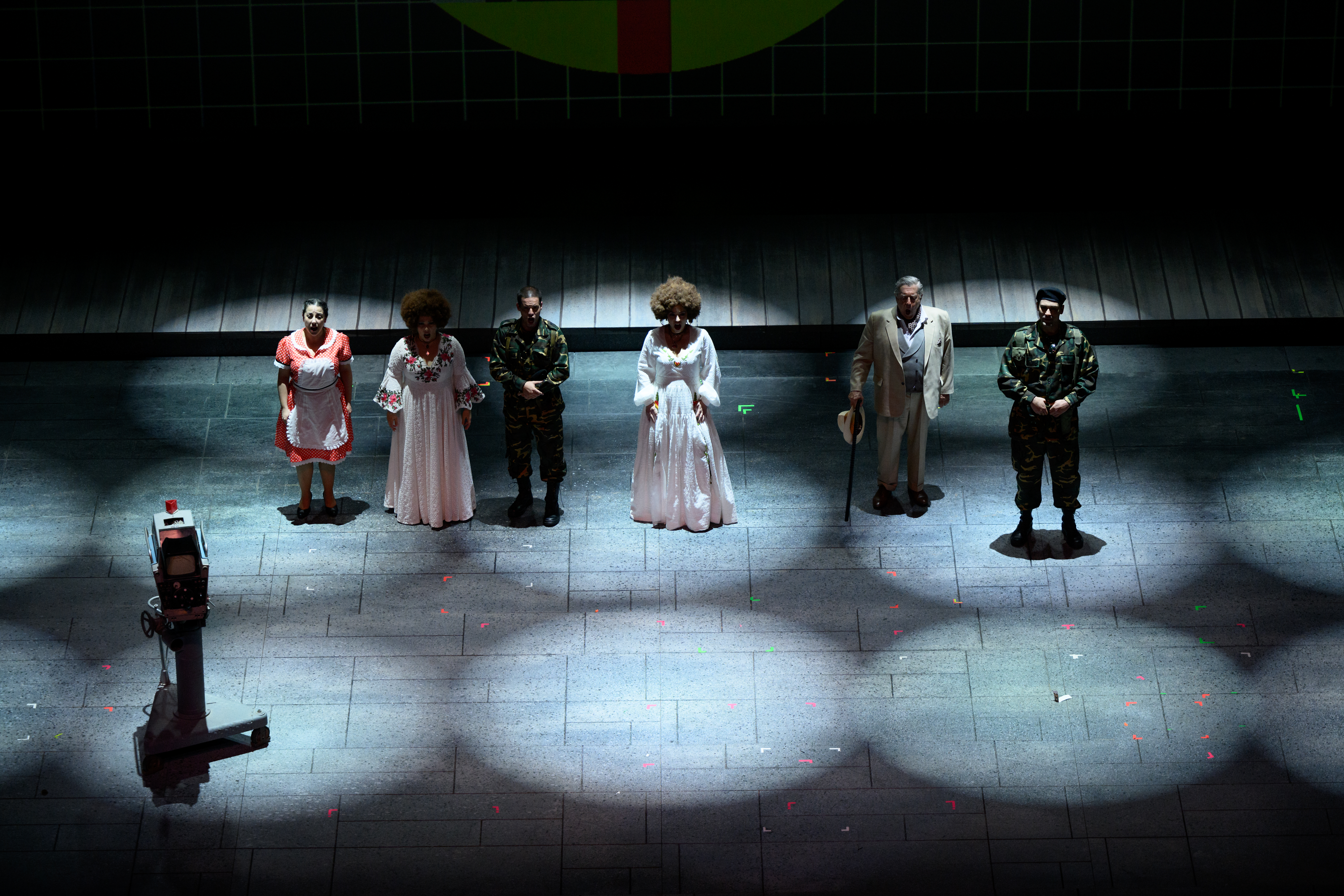 Ópera en dos actos divididos por un intervalo.