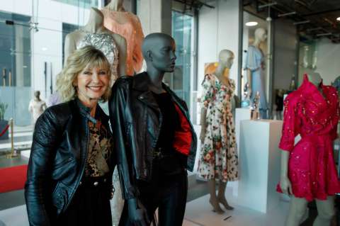 Olivia Newton-John subastará la ropa que uso en "Grease"