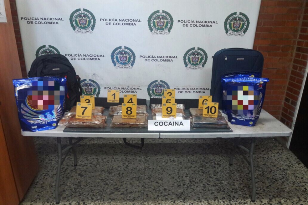 Las autoridades encontraron que las organizaciones criminales están utilizado ciudadanos extranjeros en situación vulnerable para llevar droga al exterior. / Policía Antinarcóticos