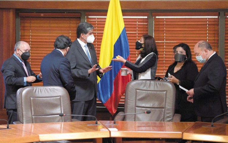 Recusan, otra vez, a conjuez de la Corte Constitucional en el caso de aborto