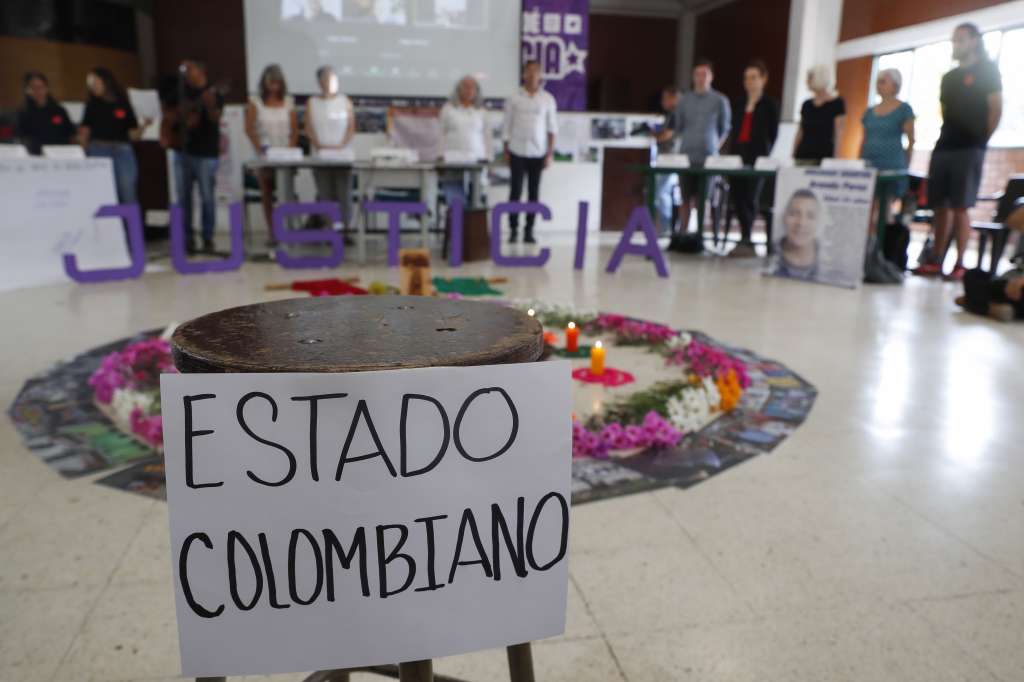 AME6392. CALI (COLOMBIA), 20/02/2023.- Fotografía del Tribunal Popular del barrio Siloé hoy, en Cali (Colombia). El tribunal popular del barrio Siloé condenó este lunes de forma simbólica al Estado colombiano por las muertes ocurridas en ese sector de Cali durante las protestas del "paro nacional" de 2021. En el juicio participaron magistrados de Argentina, Estados Unidos, Portugal, Cuba, México, España, Ecuador, Alemania y Bolivia que documentaron los abusos cometidos por la fuerza pública entre el 28 de abril y el 12 de junio durante las manifestaciones contra el Gobierno nacional. EFE/Ernesto Guzmán