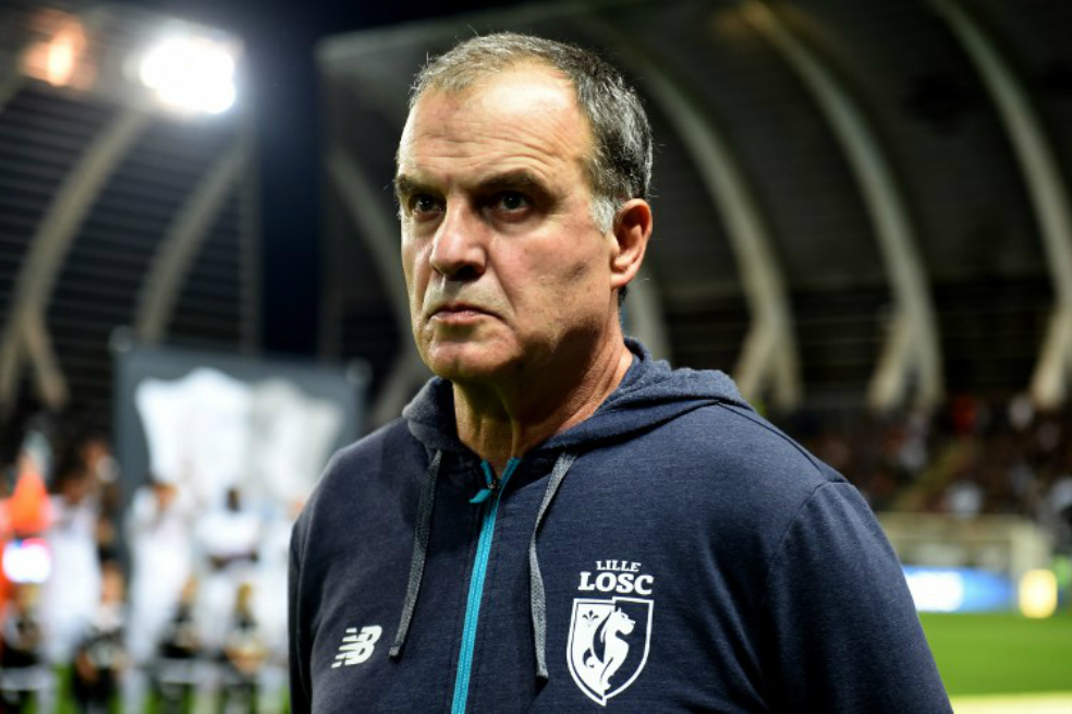 Marcelo Bielsa llegó a dirigir al Lille de Francia para la presente temporada. / AFP
