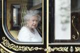 A regañadientes, la reina Isabel II aceptó no volver a manejar en vías públicas