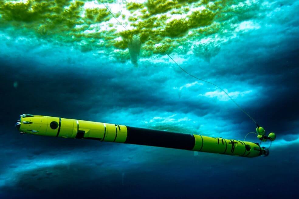 Icefin debajo del hielo marino en la Antártida. / Foto de Rob Robbins, USAP Diver / Tomado del Laboratorio de Tecnología y Habitabilidad Planetaria en Georgia Tech