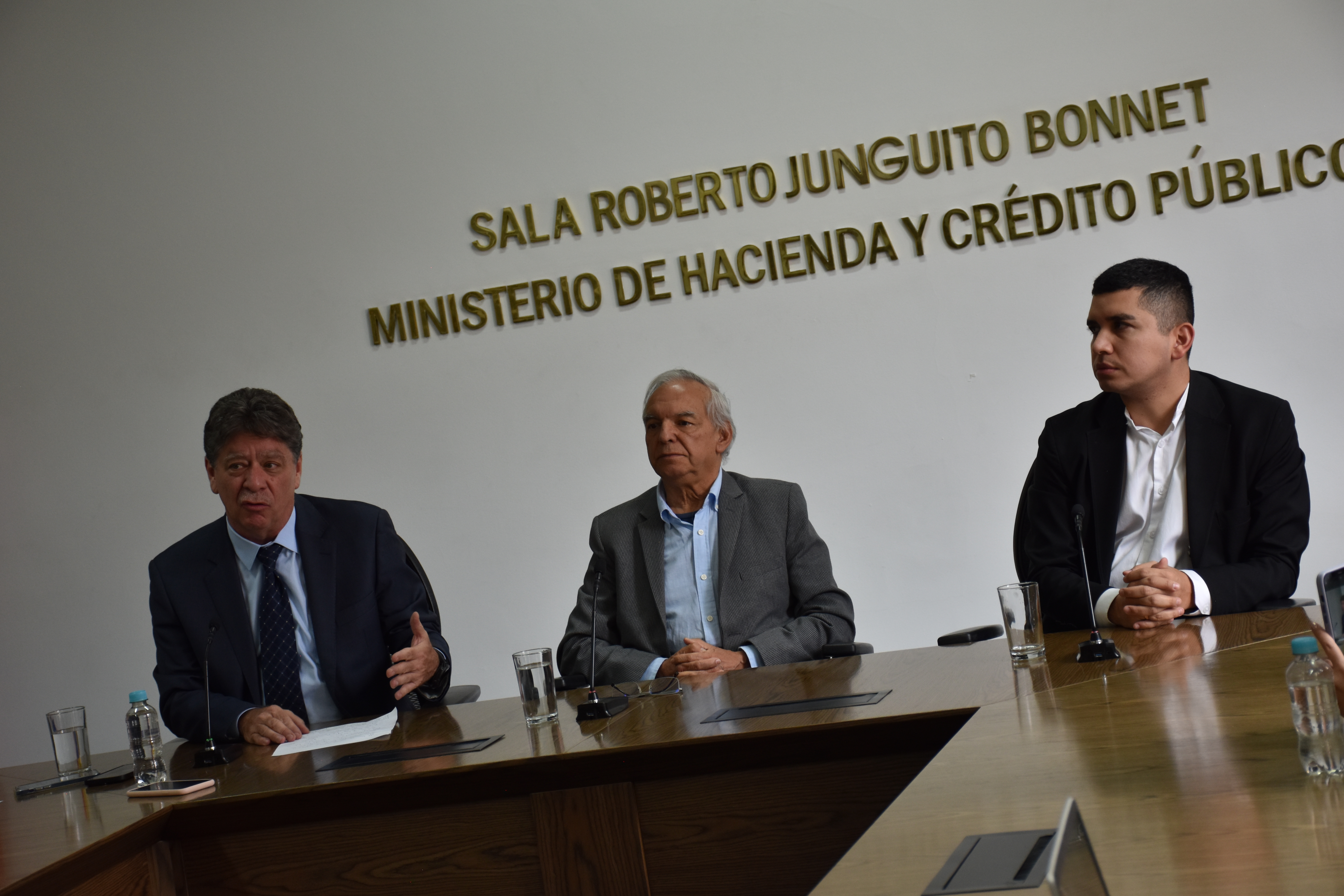 Minhacienda, ANDI y Asobancaria instan al Banco de la República a bajar las tasas de interés.