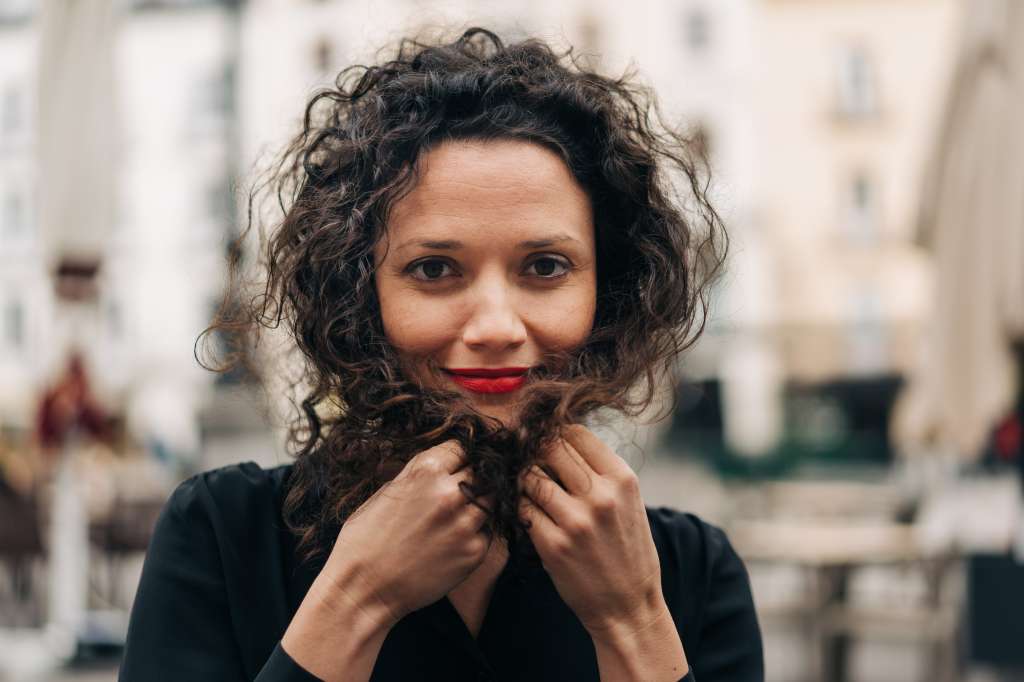 “Todos tenemos un sentido propio de la estética. Intento ofrecer esa belleza y me encanta 
pensar que conecta con otras personas”, dice Sheila Blanco sobre la acogida de su obra.
