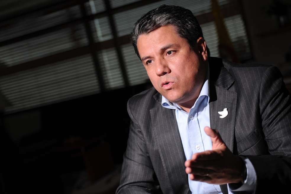 Germán Arce, ministro de Minas y Energía, resalta que, pese a que los precios del petróleo cayeron 76 % el año pasado, la producción lo hizo 11 %. / Mauricio Alvarado