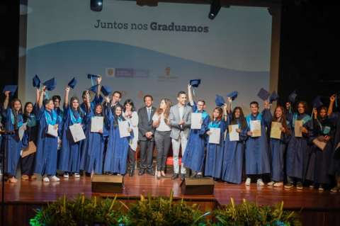 Migrantes en Colombia: ya pueden graduarse de bachilleres, esto es lo que necesitan