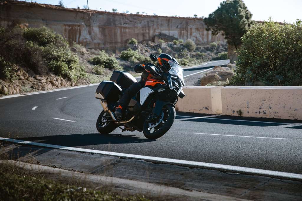 KTM 1390 Super Adventure 2026: novedades y precios en Colombia
