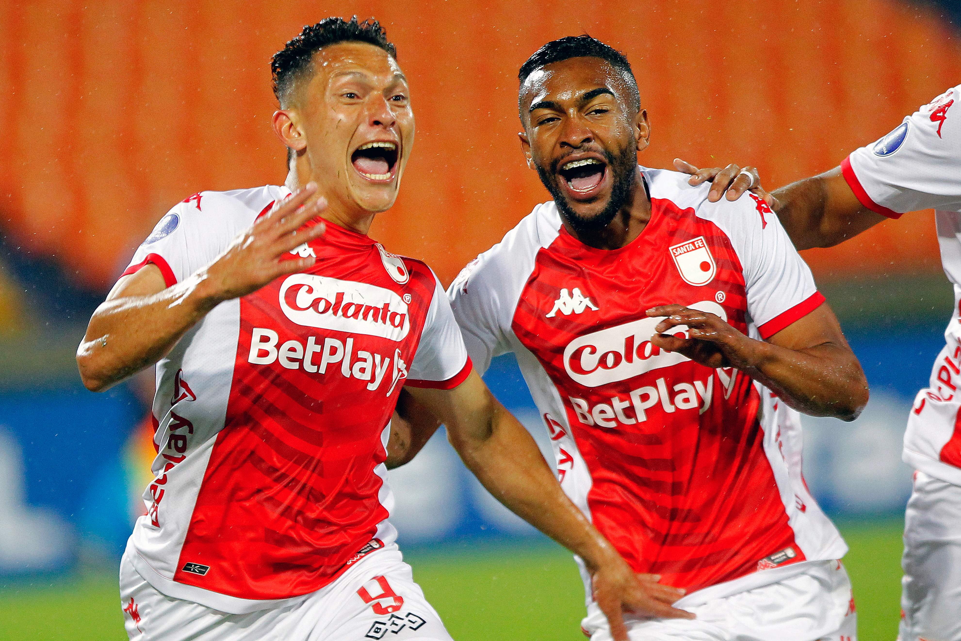 Wilfrido de la Rosa y Jersson González, los artífices del gol de la victoria cardenal en Medellín. /AFP