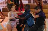 Jennifer López bailó con caleños en homenaje a Celia Cruz
