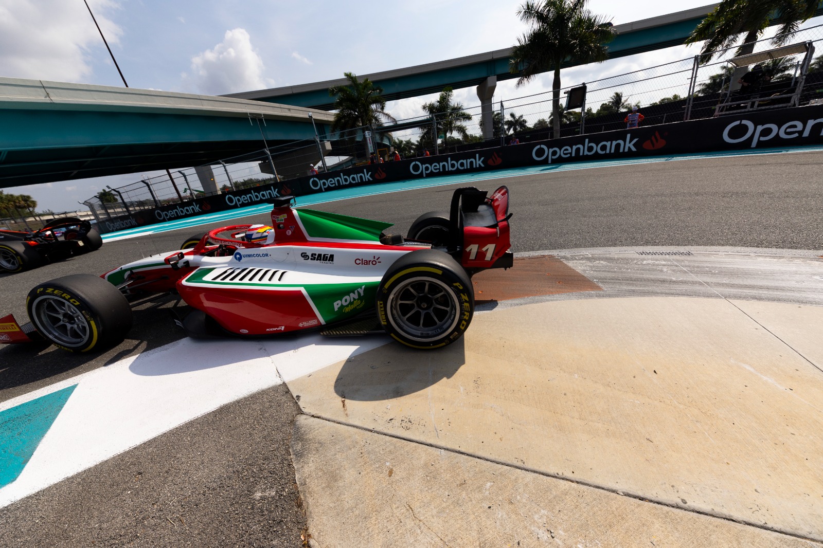El Prema Racing (#11) de Sebastián Montoya en el Autódromo Internacional de Miami en el Gran Premio de la F2.