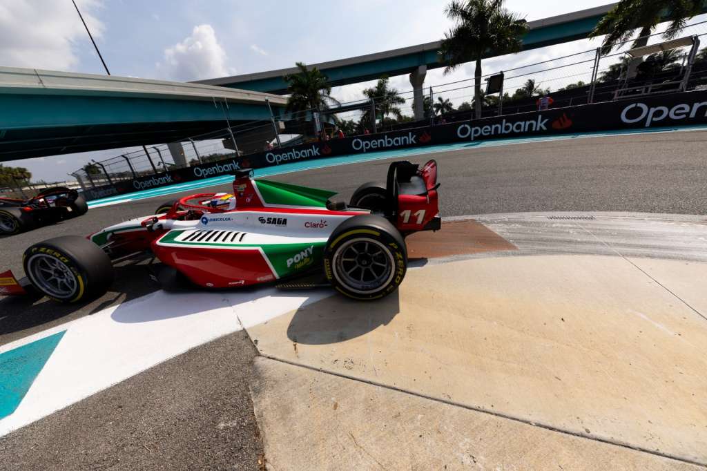 El Prema Racing (#11) de Sebastián Montoya en el Autódromo Internacional de Miami en el Gran Premio de la F2.
