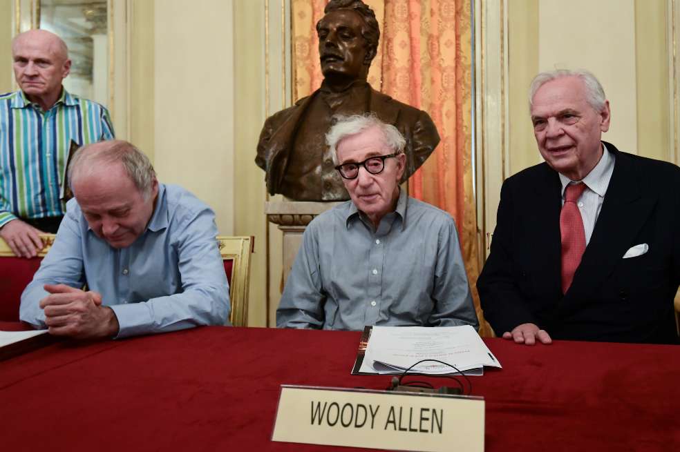 "Decidimos hacer una producción que se inspira al estilo del cine neorrealista de la década de 1950, como las primeras películas de Federico Fellini", explicó el director Woody Allen. / AFP