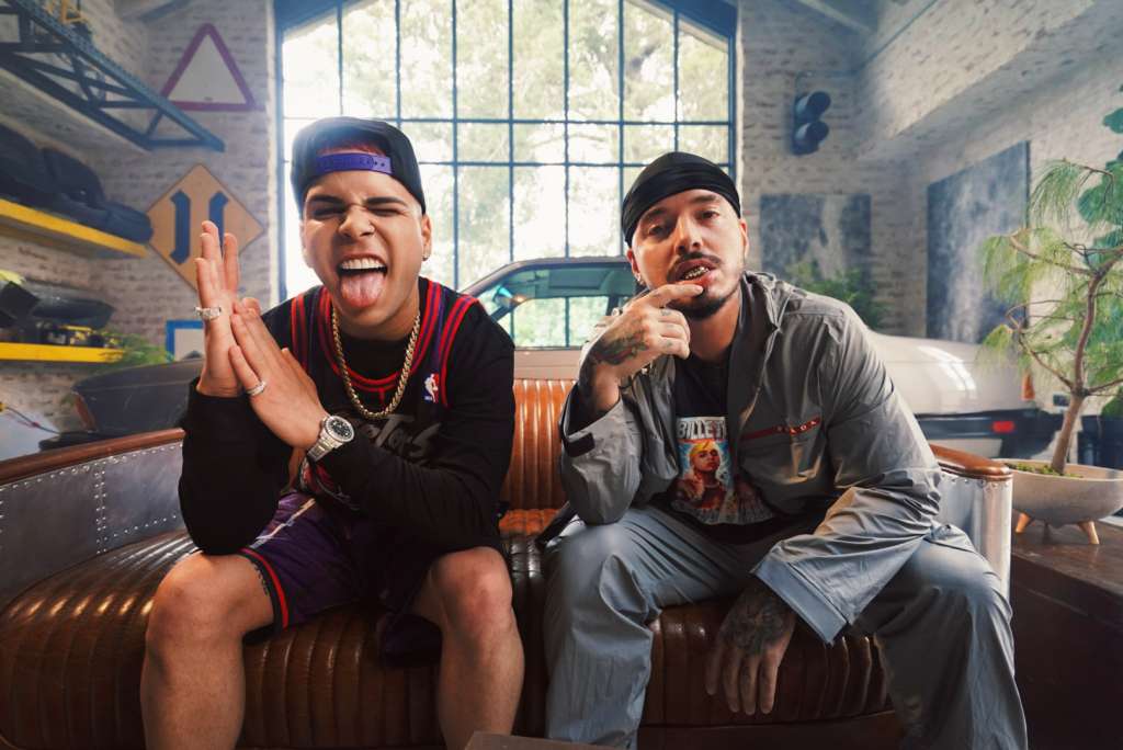 Kevvo y J Balvin durante el proceso de producción del sencillo "Billetes azules".