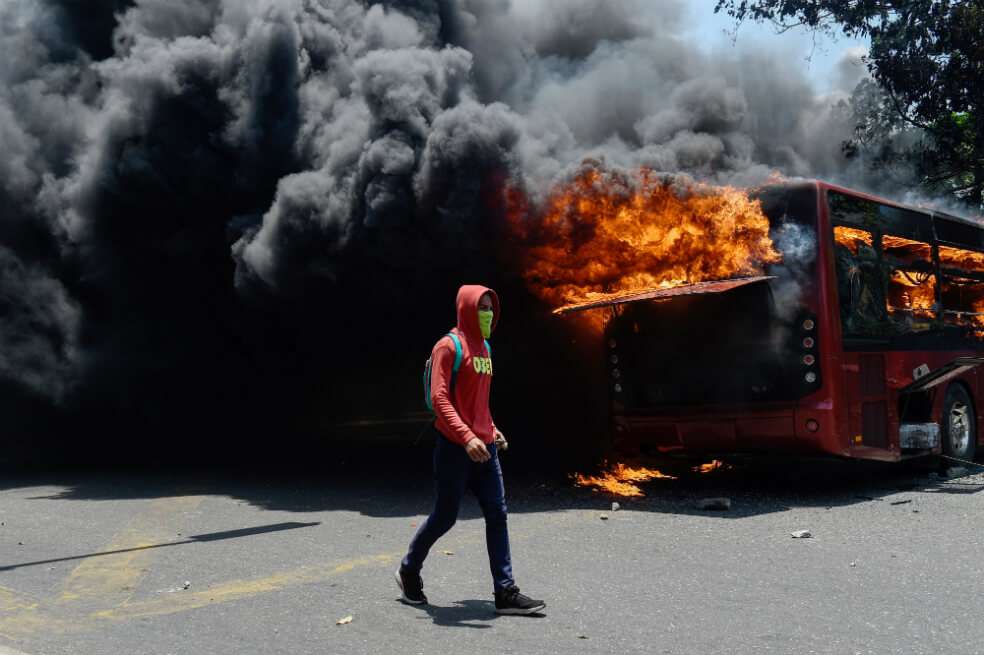Se instalaron varios Puestos de Mando Unificados que cuentan con la participación de entidades nacionales y locales para controlar cualquier emergencia. / AFP