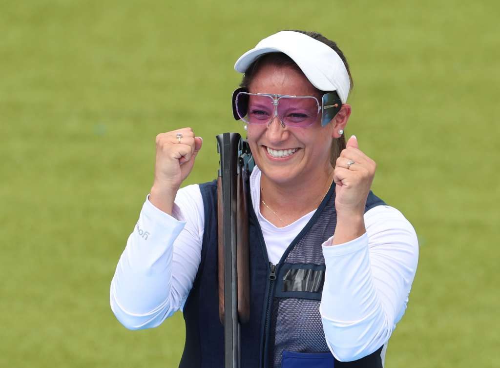 Chateauroux (France), 31/07/2024.- Gold medalist Adriana Ruano Oliva of Guatemala celebrates after winning the Trap Women event of the Shooting competitions in the Paris 2024 Olympic Games at the Shooting centre in Chateauroux, France, 31 July 2024. (Francia) EFE/EPA/VASSIL DONEV