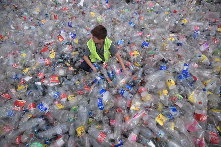 Gobierno reglamentó excepciones al impuesto al plástico de un solo uso: así funcionan