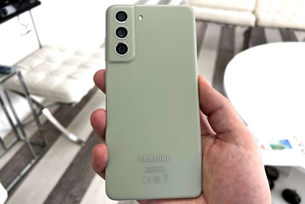 En estas primeras impresiones, el teléfono nos pareció elegante y con una potente cámara y diseño.
