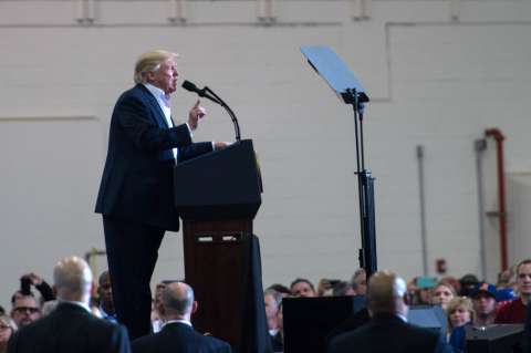 Un mes de peleas para Trump
