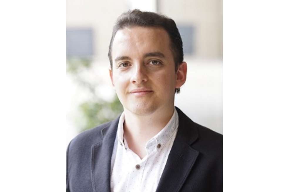 Jhon Alexander Echeverri Acosta está vinculado a la Institución Educativa Comercial de Envigado.
