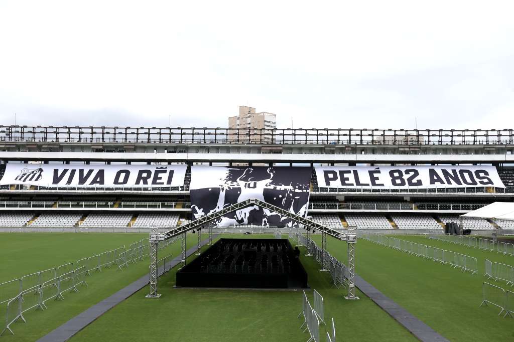 BRA01. SANTOS (BRASIL), 31/12/22.- Fotografía del estadio de Vila Belmiro, sede del club del Santos que se prepara para recibir al exjugador Pelé, el lunes 2 de enero, en la ciudad de Santos (Brasil). EFE/ Guilherme Dionizio.