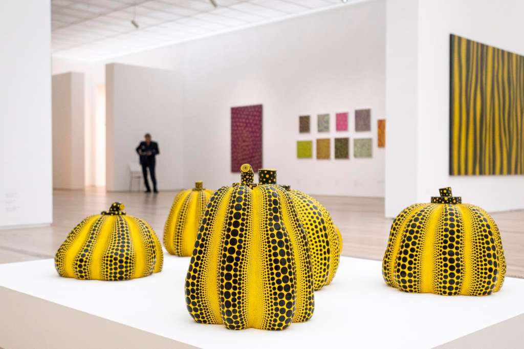 Riehen (Switzerland), 10/10/2025.- The artwork 'Pumpkin' of Japanese artist Yayoi Kusama is on display at the Fondation Beyeler in Riehen, Switzerland, 10 October 2025. The exhibition runs from 12 October 2025 to 25 January 2026. (Suiza) EFE/EPA/ANDREAS BECKER
