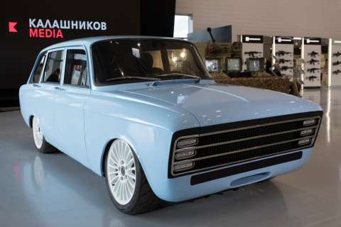 Kalashnikov, de fabricar armas a diseñar el auto del futuro
