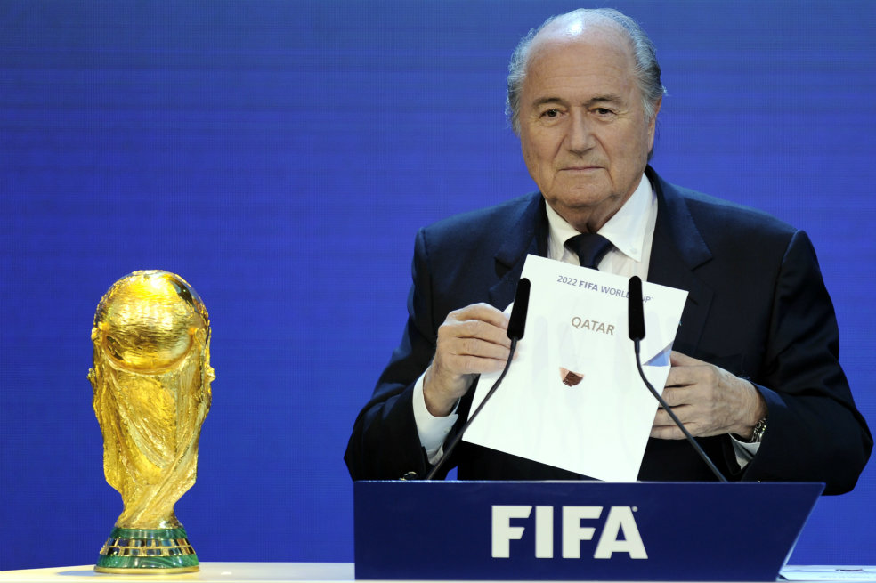 El momento en el que Joseph Blatter, presidente de la FIFA, revela en diciembre de 2010 el nombre de Qatar como la sede del Mundial de 2022. / AFP