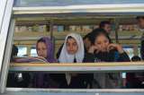 El bus en Kabul que hace de librería para llevar lectura a los niños
