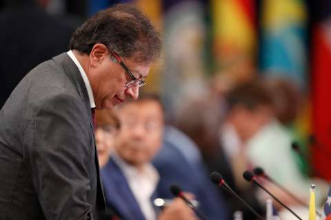 Siguen las críticas contra Petro por plantear un “Frente Nacional” para Venezuela