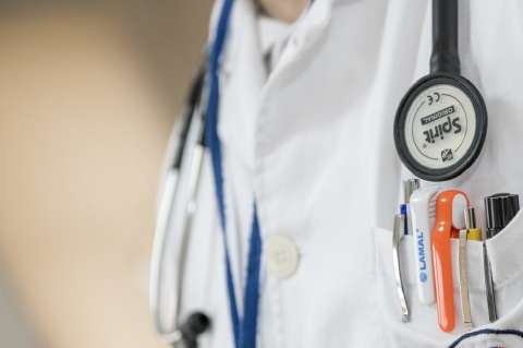 Los médicos residentes tienen más estrés y ansiedad en las guardias