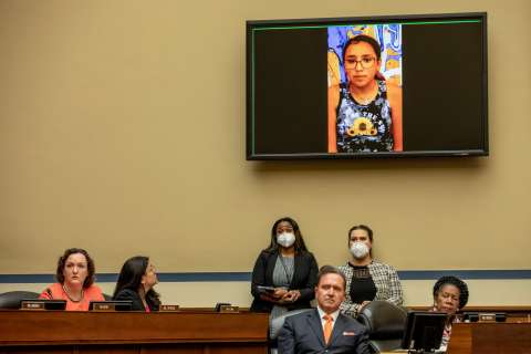 Niña cuenta a Congreso de EE. UU. cómo se hizo la muerta para sobrevivir en Uvalde