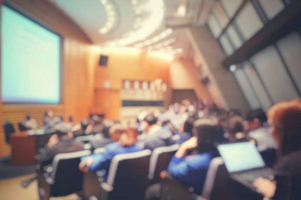 El artículo 95 establece que las Instituciones de Educación Superior (IES) deberán asumir los intereses de algunos estudiantes con créditos Icetex.