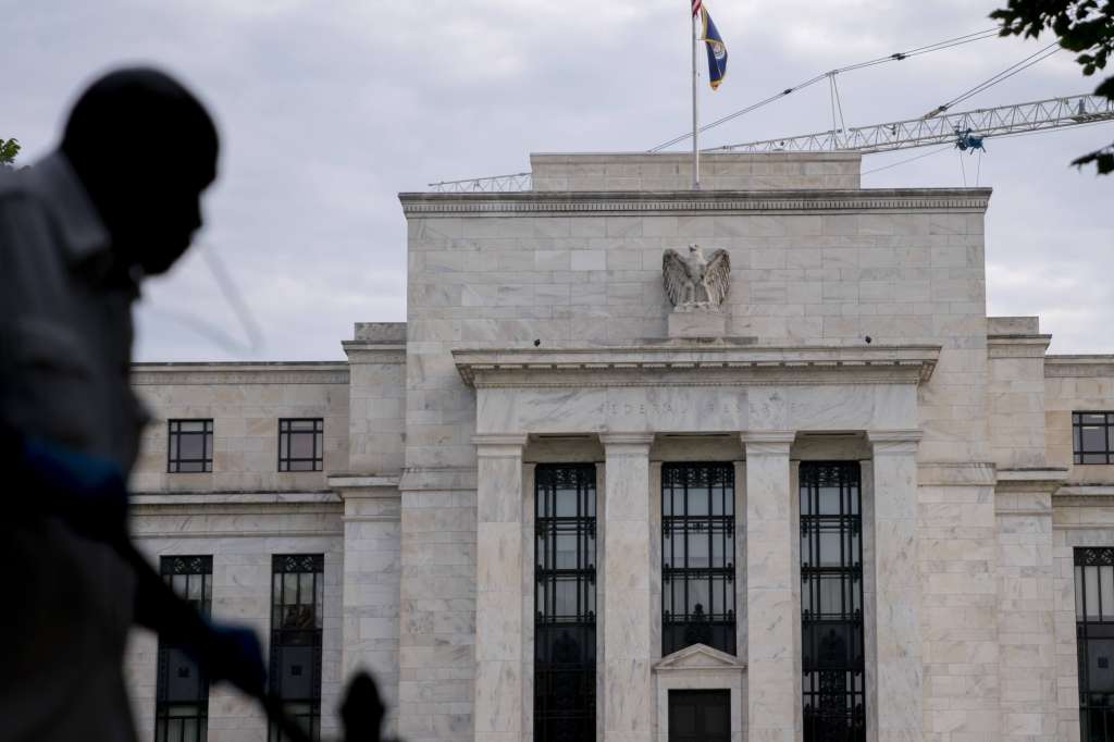 El presidente de la Reserva Federal, Jerome Powell, señaló que las tensiones arancelarias fue razón para el primer recorte de tasas de interés del banco central en más de una década. / Bloomberg News.