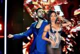 Yailin cantó con Romeo Santos de Aventura. Gesto del bajista causó polémica