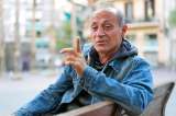 El escritor argentino Juan José Becerra: “Milei no abunda en salud mental”