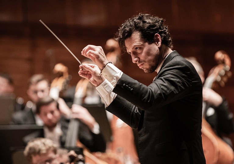 Director chileno Paolo Bortolameolli se une a la Orquesta Filarmónica de Medellín como socio artístico