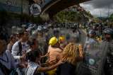 Gobierno venezolano dice ahora que Colombia retiene 2.200 toneladas de pernil