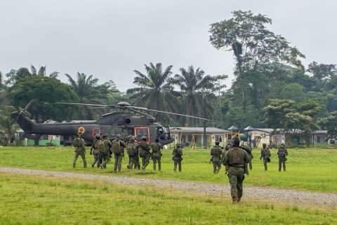 Ecuador y EE. UU. atacan campamento de disidencias de las FARC en frontera con Colombia