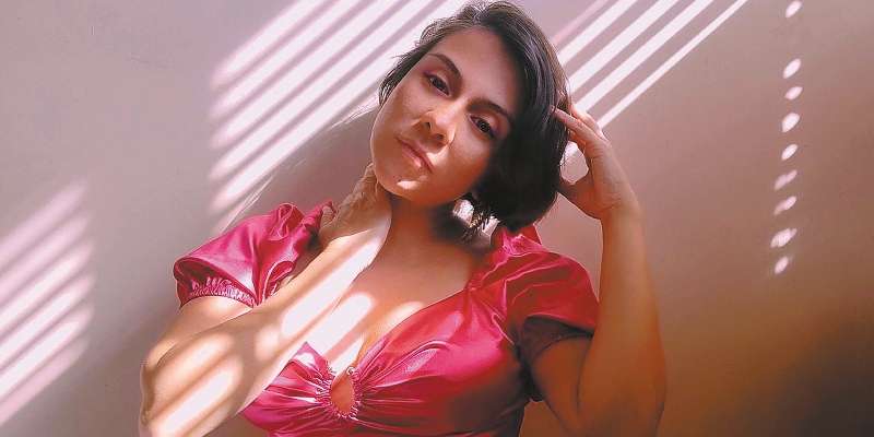 La soprano Bárbara Santana, además de dedicarse al canto lírico, compone música con marimba de chonta. / Cortesía