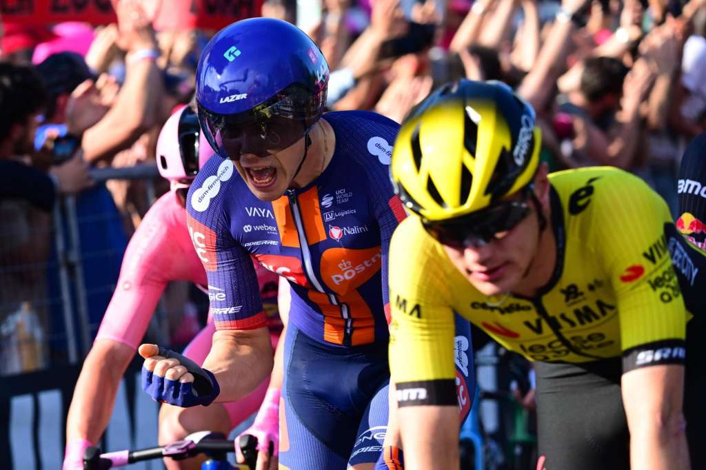 ALBEROBELLO (Italy), 13/05/2025.- Dutch rider Casper van Uden of Team Picnic Postnl celebrate after crossing the finish line and win the 4th stage of the Giro d'Italia cycling tour over 189 km from Alberobello to Lecce, Alberobello, Italy, 13 May 2025. (Ciclismo, Italia) EFE/EPA/LUCA ZENNARO
