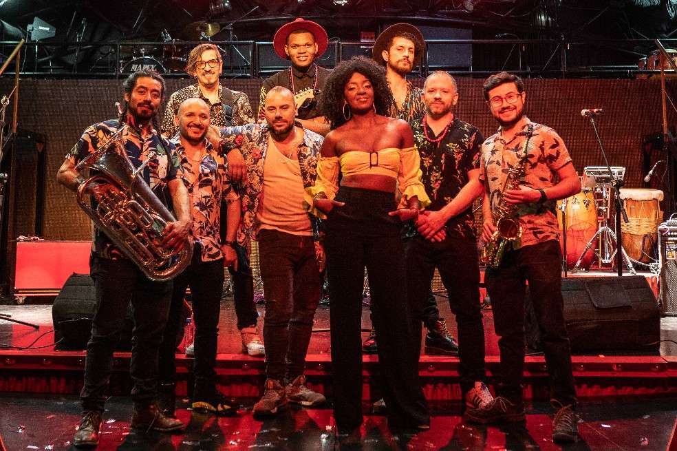 La Mojarra Eléctrica se presentará el próximo domingo 6 de marzo, a las 5 p.m., para celebrar dos décadas de trayectoria artística del grupo con un concierto especial, que estará lleno de sonidos recargados que se nutren tanto de elementos contemporáneos.