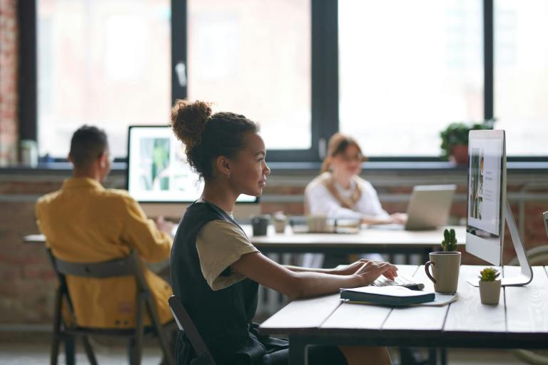 Emprendedoras y emprendedores: ¿Qué son egresos e ingresos y qué tipos existen?