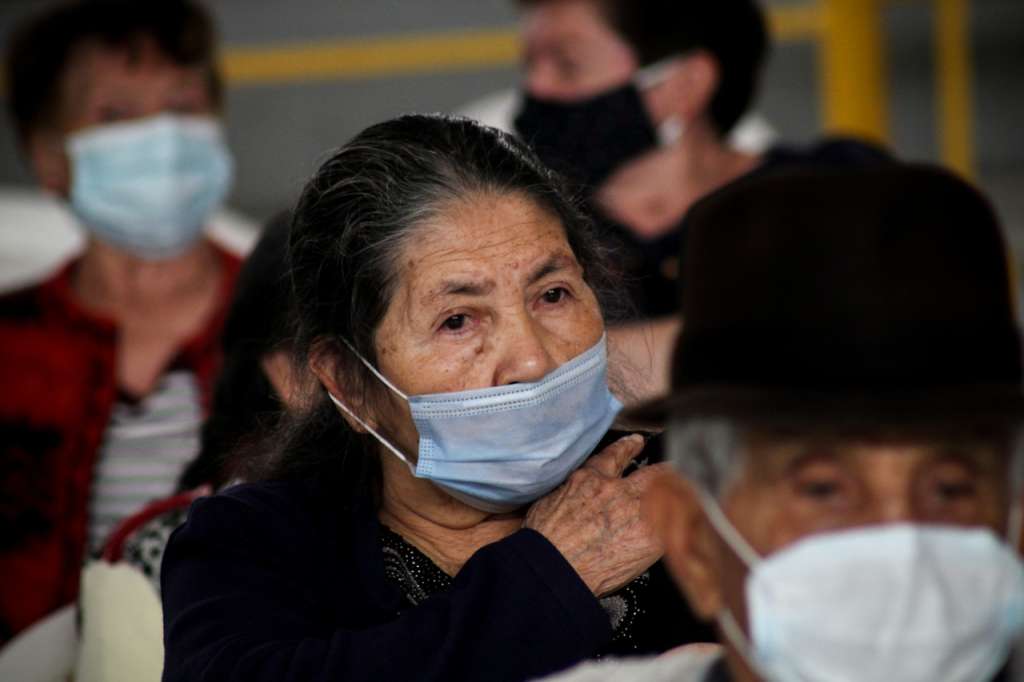 De las personas citadas al día solamente llegan 250, haciendo más demorado el proceso de inmunización.